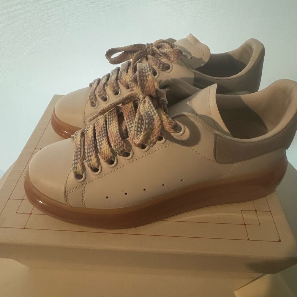Alexander McQueen oversized Sneakers like new with box